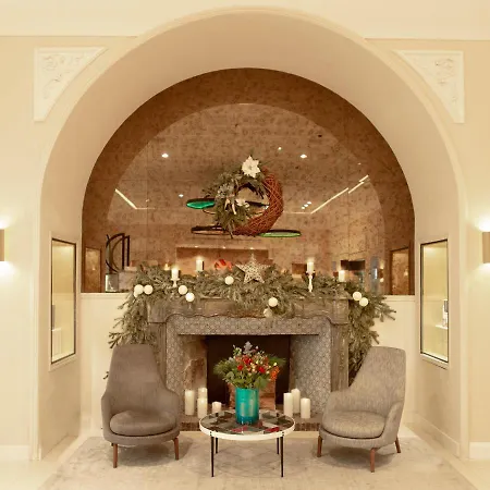 Отель Maison Albar L'imperator Ним