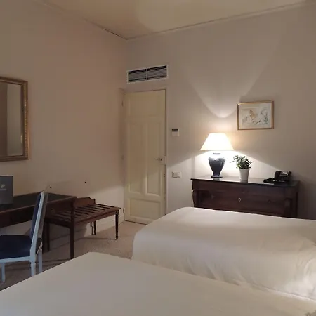 Maison Albar L'imperator 5* نيم
