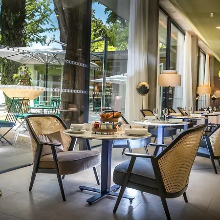 Maison Albar L'imperator 5* نيم