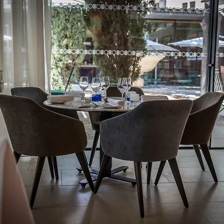 Maison Albar L'imperator 5* نيم